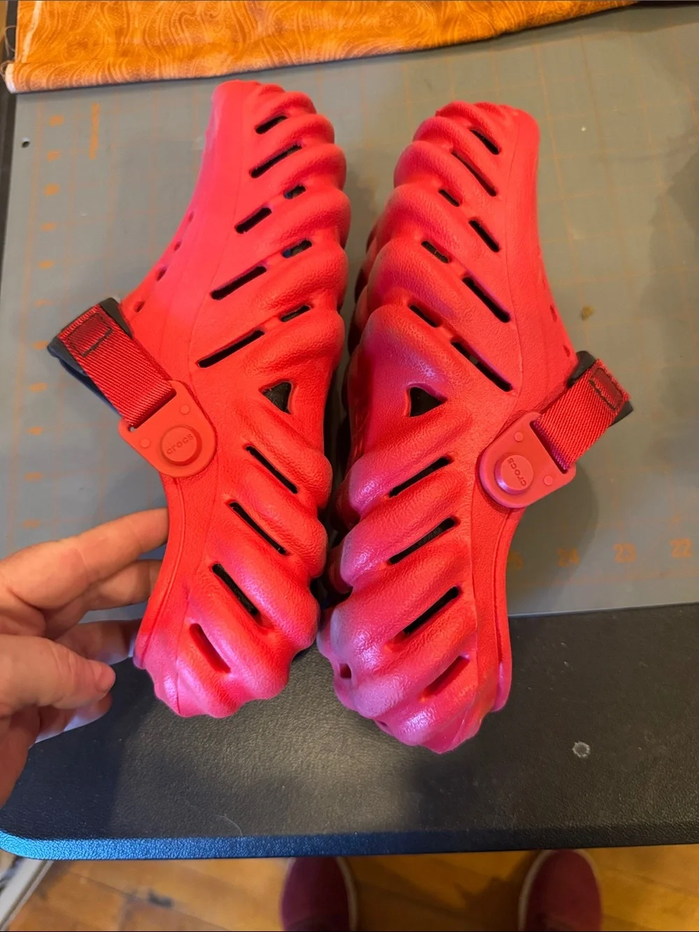 Crocs Echos Juniors Red Clogs